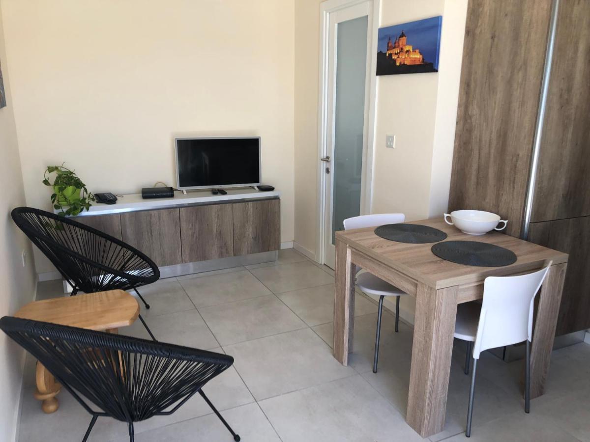 Ferienwohnung The Sea Across The Road Penthouse 5 St. Paul's Bay Exterior foto