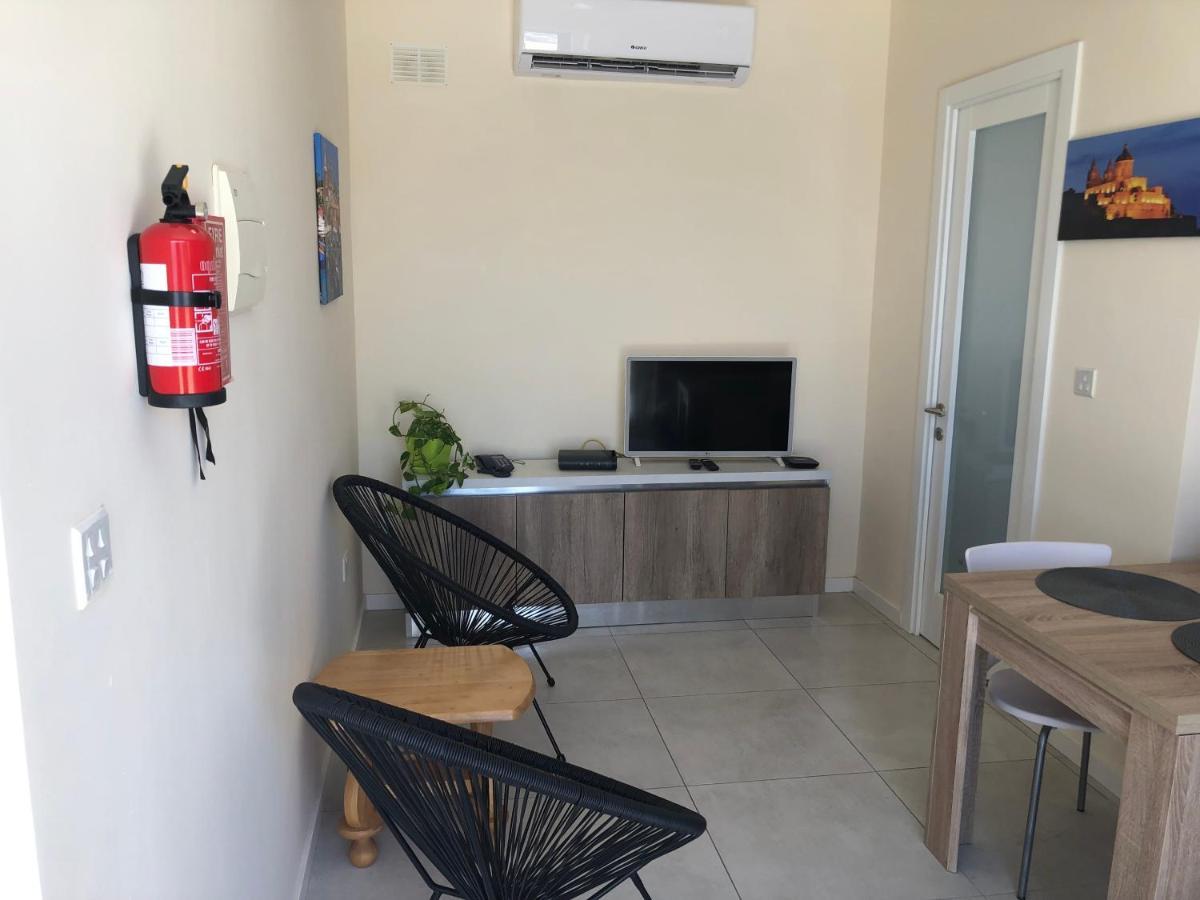 Ferienwohnung The Sea Across The Road Penthouse 5 St. Paul's Bay Exterior foto
